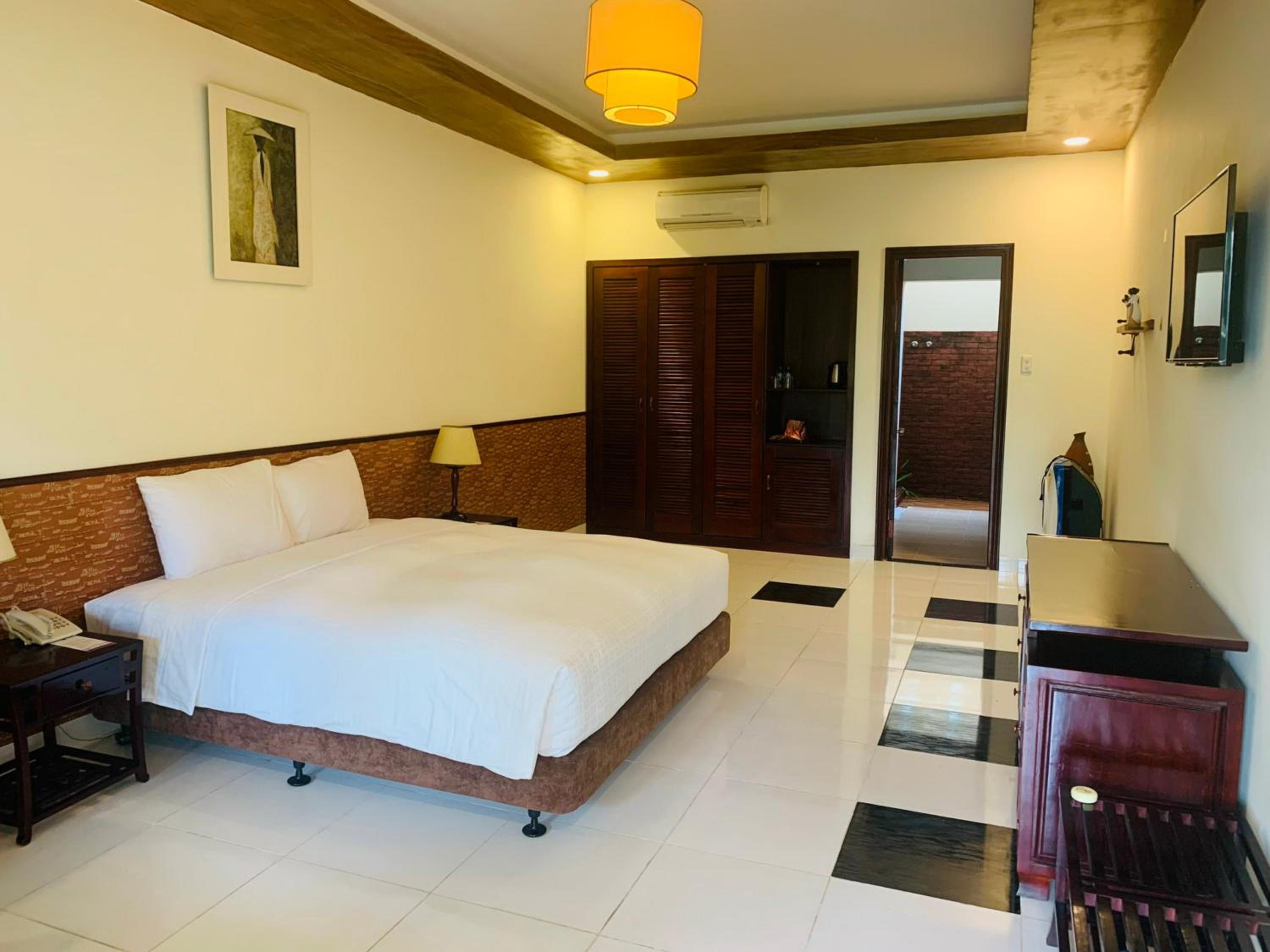 Deluxe, Double or Twin Bed