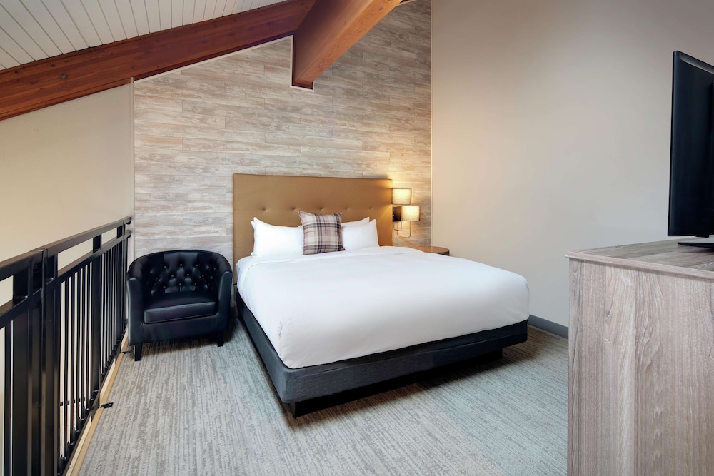 RESIDENTIAL, LOFT, SUITE, 2 KING BEDS