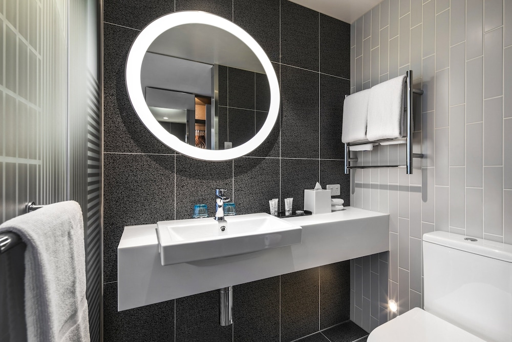 Holiday Inn Express Melbourne Little Collins 62/74