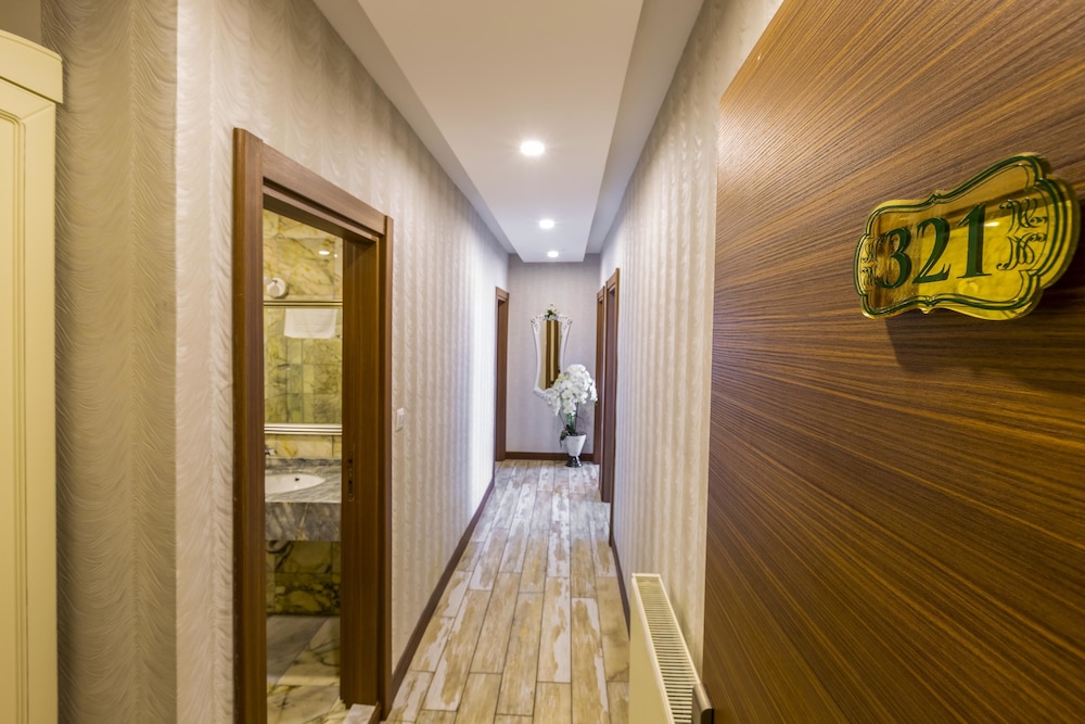 Andalouse Airport Suite Hotel 31/50