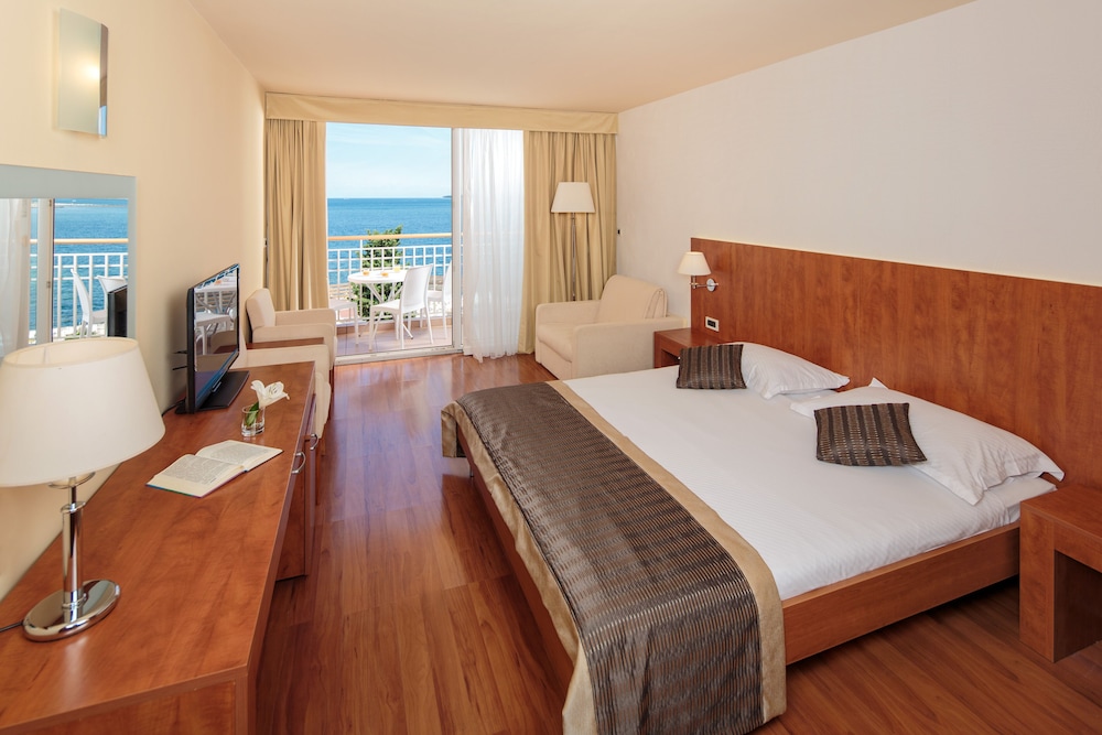 Premium, Twin Beds, with Extra Bed, Sea Side, Balcony