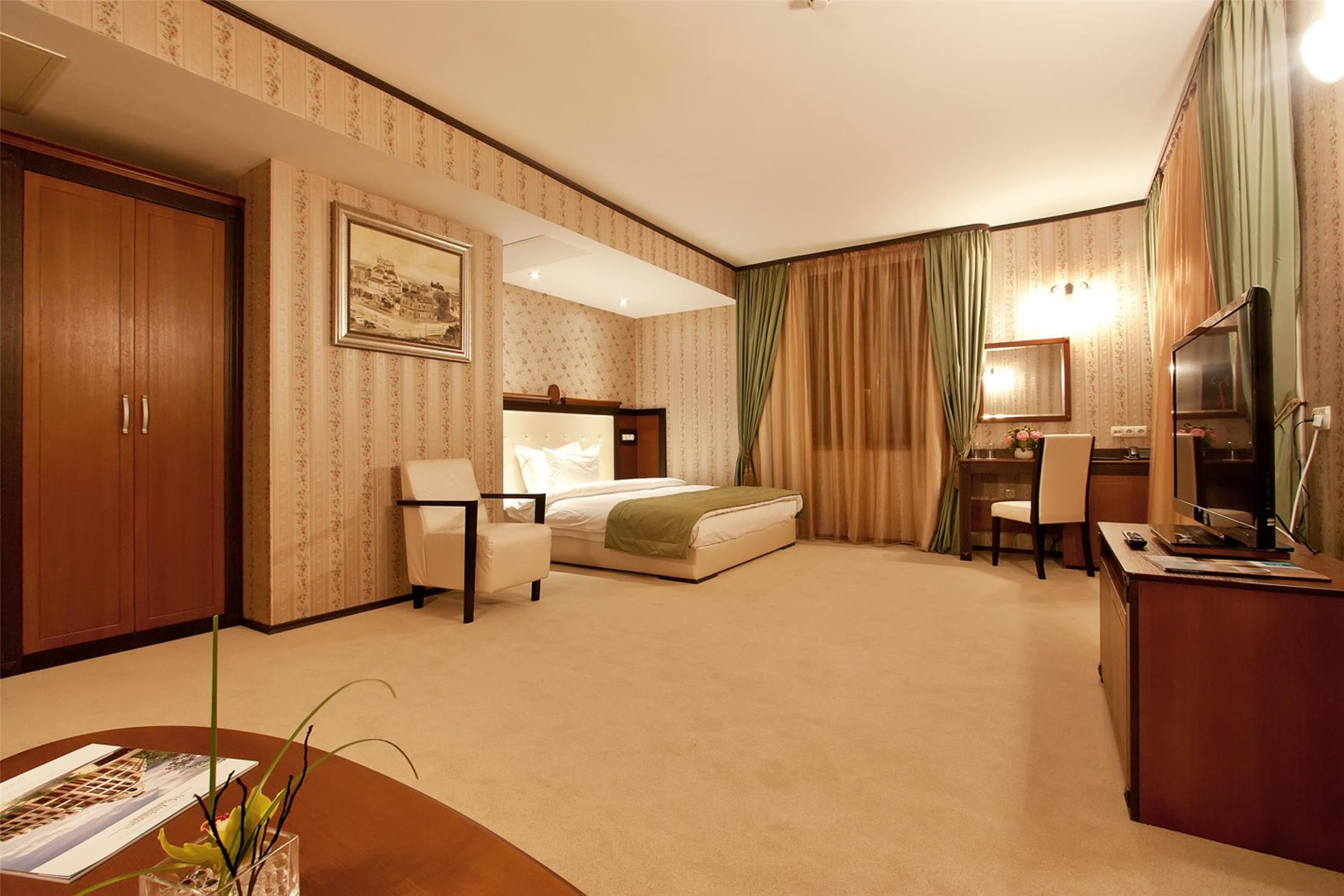 Mini, Junior Suite, King Bed