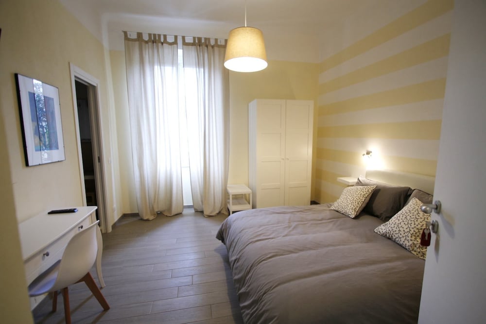 ROOM, DOUBLE BED