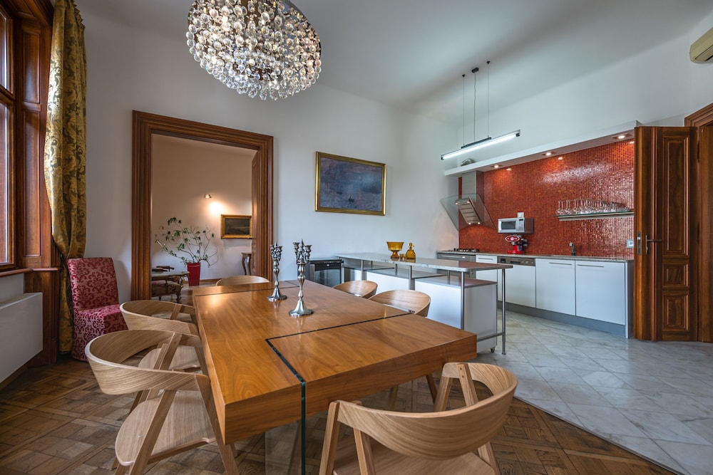 Malostranska Residence 58/72