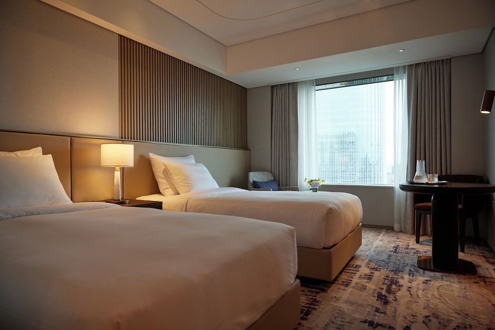 Deluxe, Twin Beds, Lake View