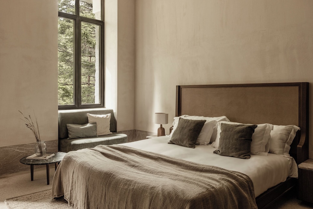 Forest, King Bed