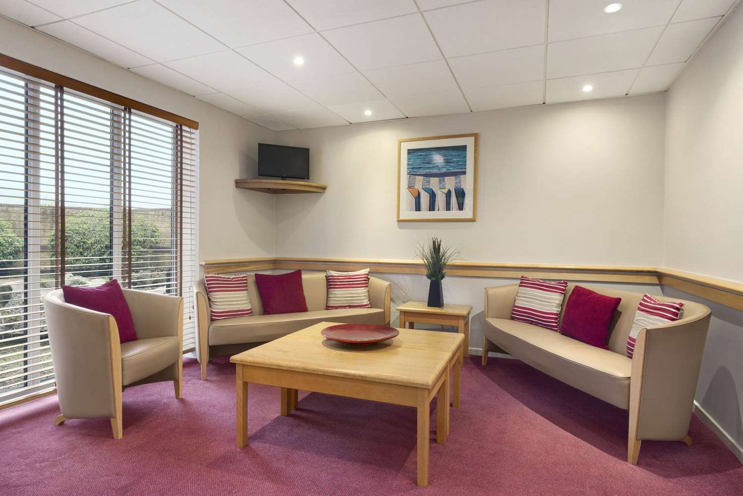 Days Inn by Wyndham Abington M74 7/12