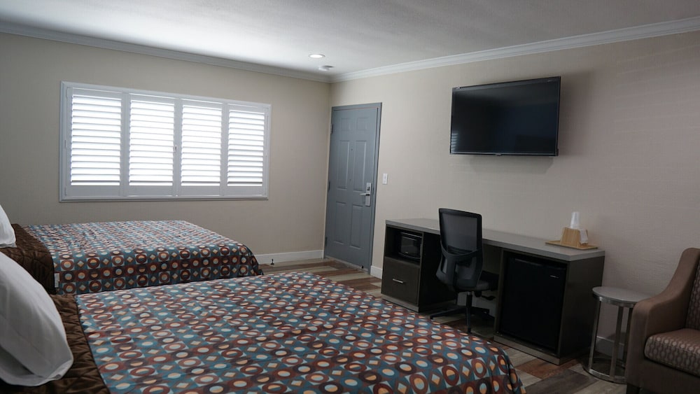 Sea Breeze Inn 15/25