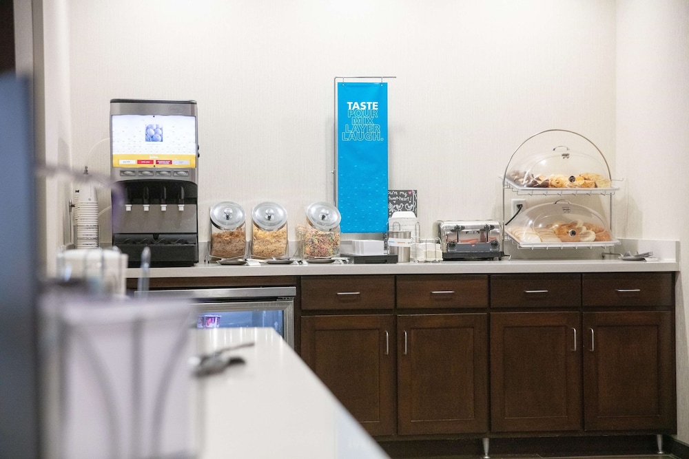 Hampton Inn And Suites Toledo 38/56