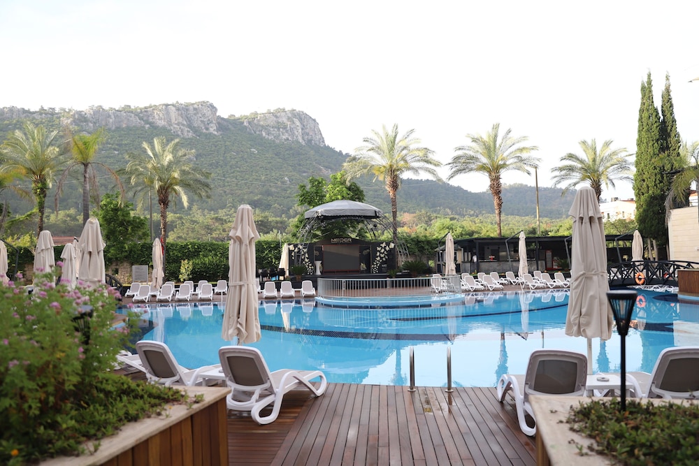 Meder Resort 45/50