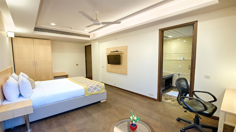 Stately Suites, Golf Course Road 44/58