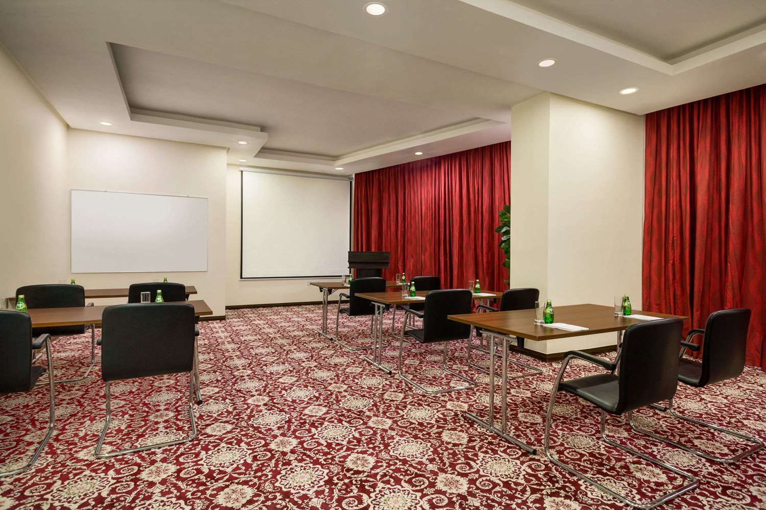 Ramada Encore By Wyndham Kuwait Downtown 52/58