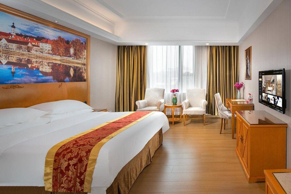 Executive, Queen Bed