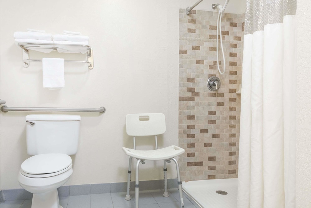 Days Inn by Wyndham Portland/Corpus Christi 7/21