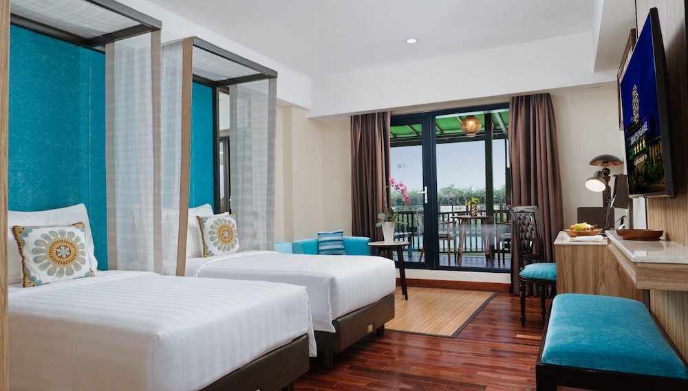 غرفة تنفيذية بسريرين منفصلين بشرفة، Grand Sunshine Resort and Convention 2/6