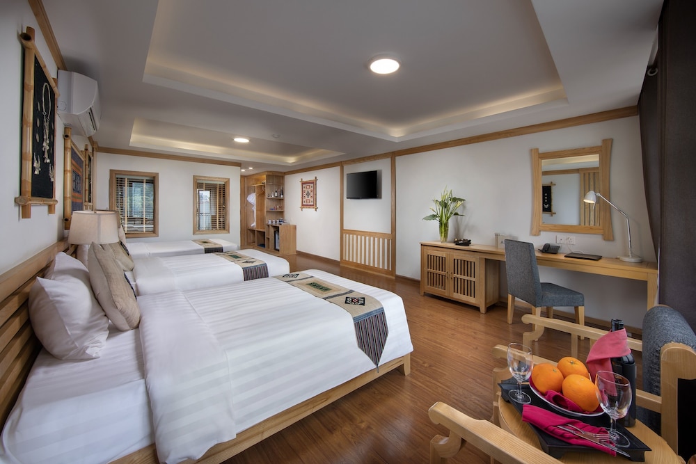 DELUXE, TRIPLE, 3 BEDS