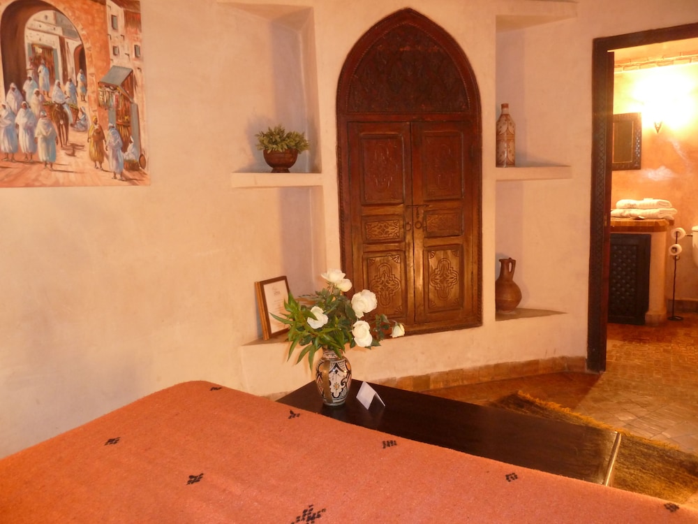 Riad Carina 7/75