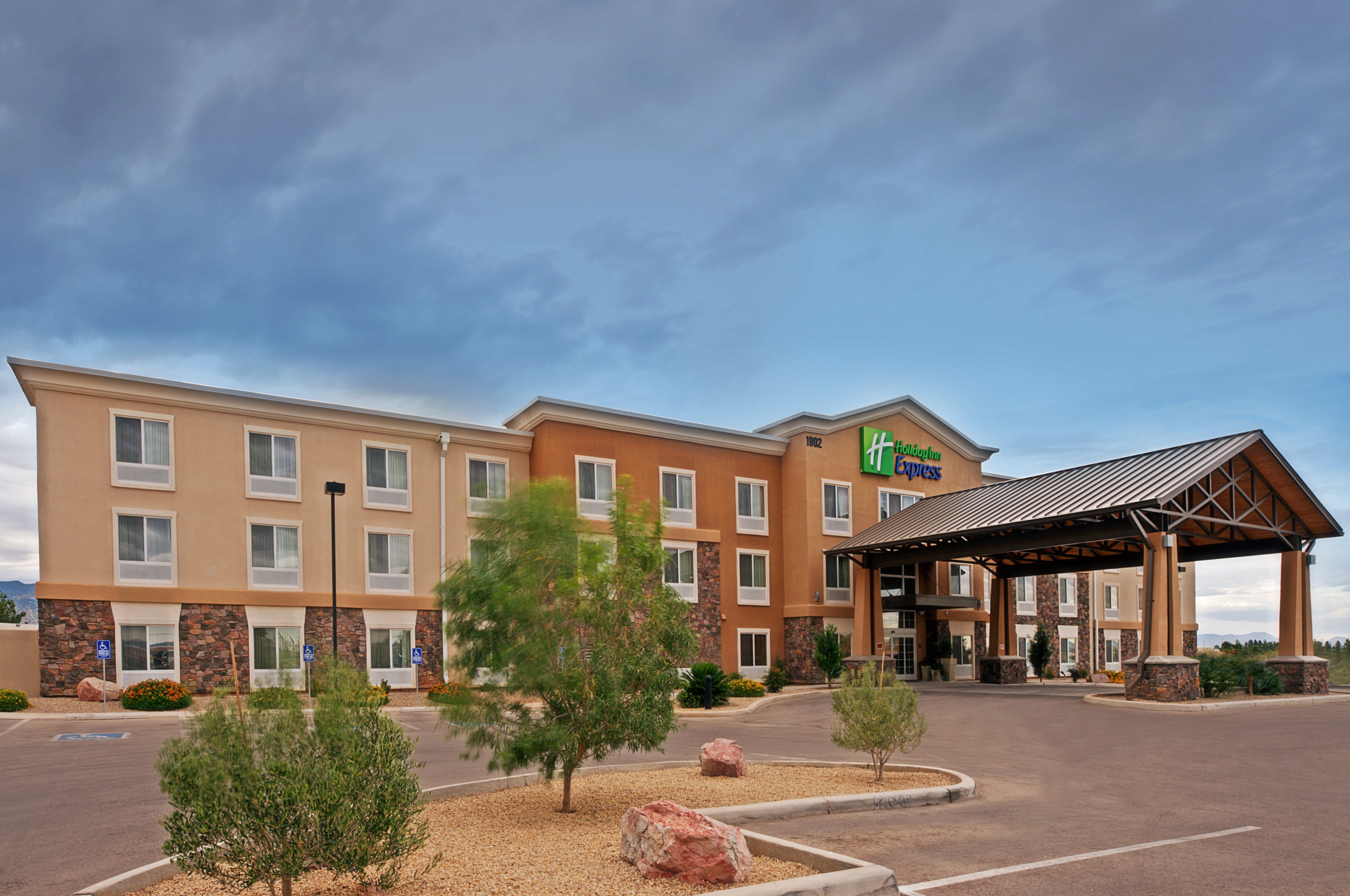 Holiday Inn Express Sierra Vista 4/76