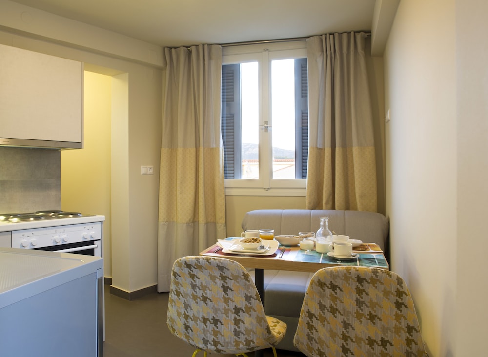 Athena Hotel 53/64