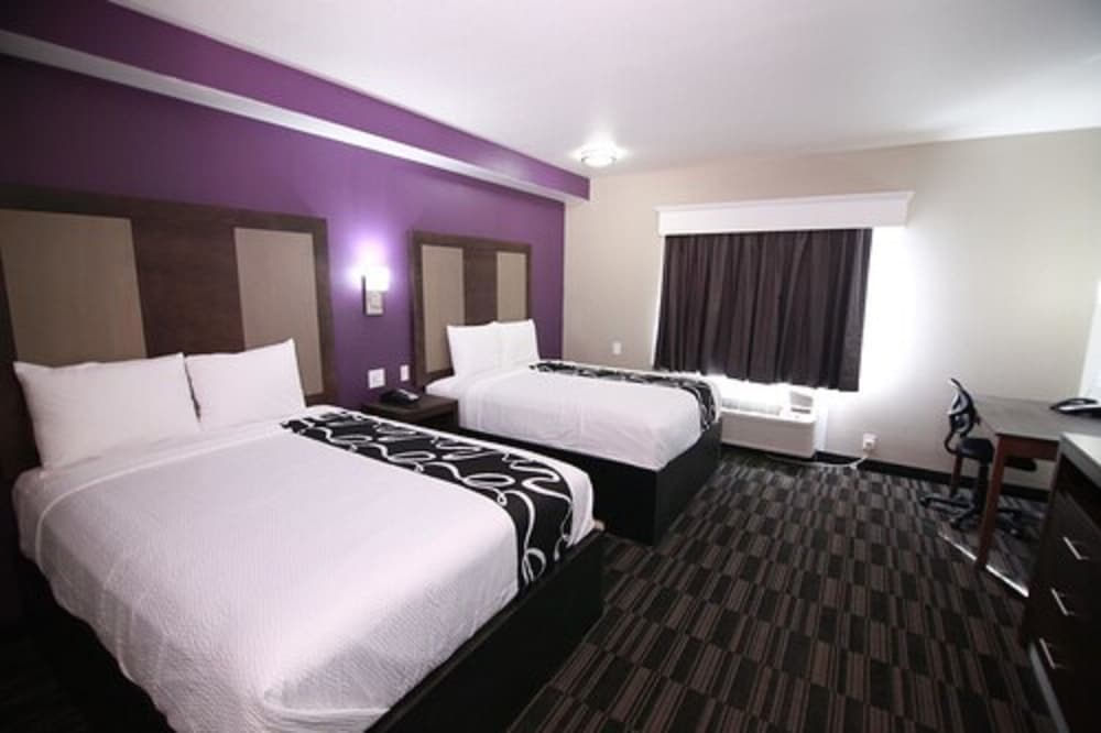 Suite, 2 Queen Beds, Accessible