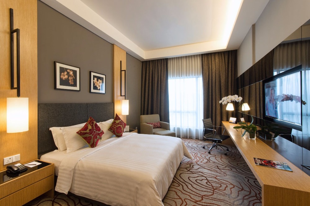 DELUXE ROOM KING