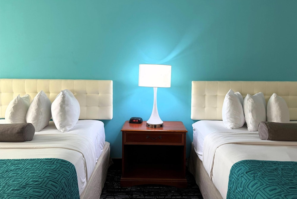 Howard Johnson By Wyndham Evansville East 21/36