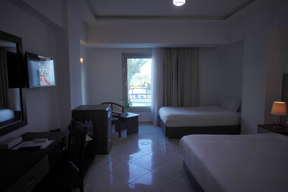 Elite Sea Sky Beach Resort 15/27