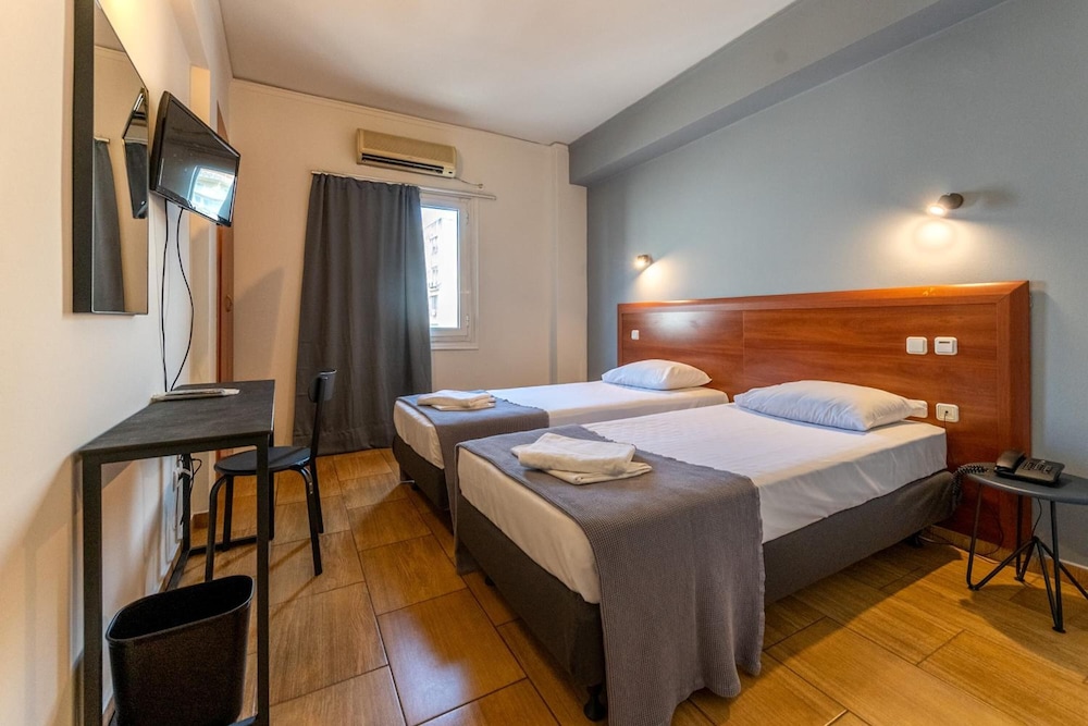 ROOM, TWIN BEDS
