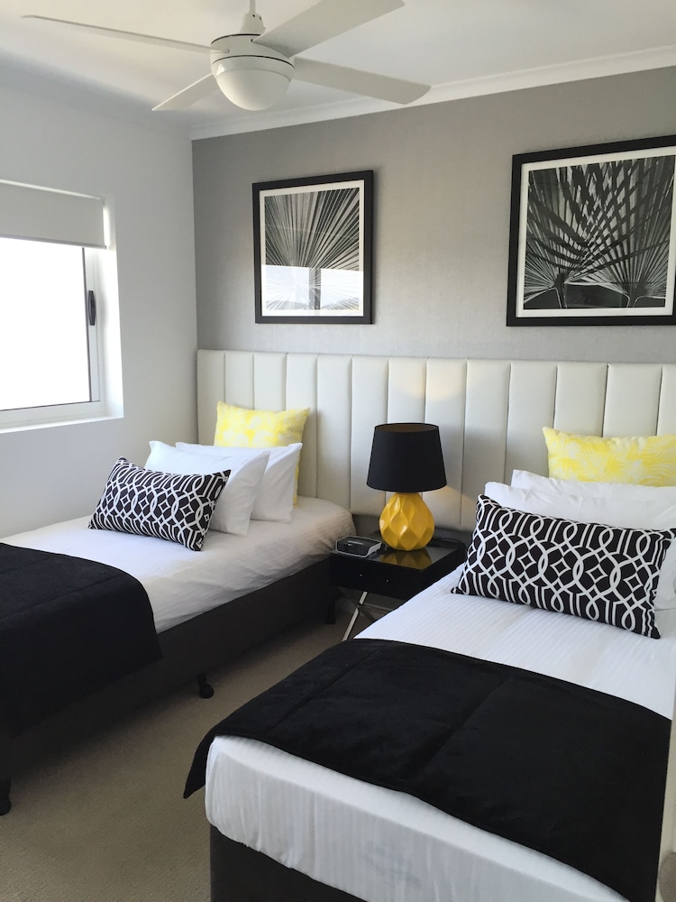 Riviera Mackay 13/55