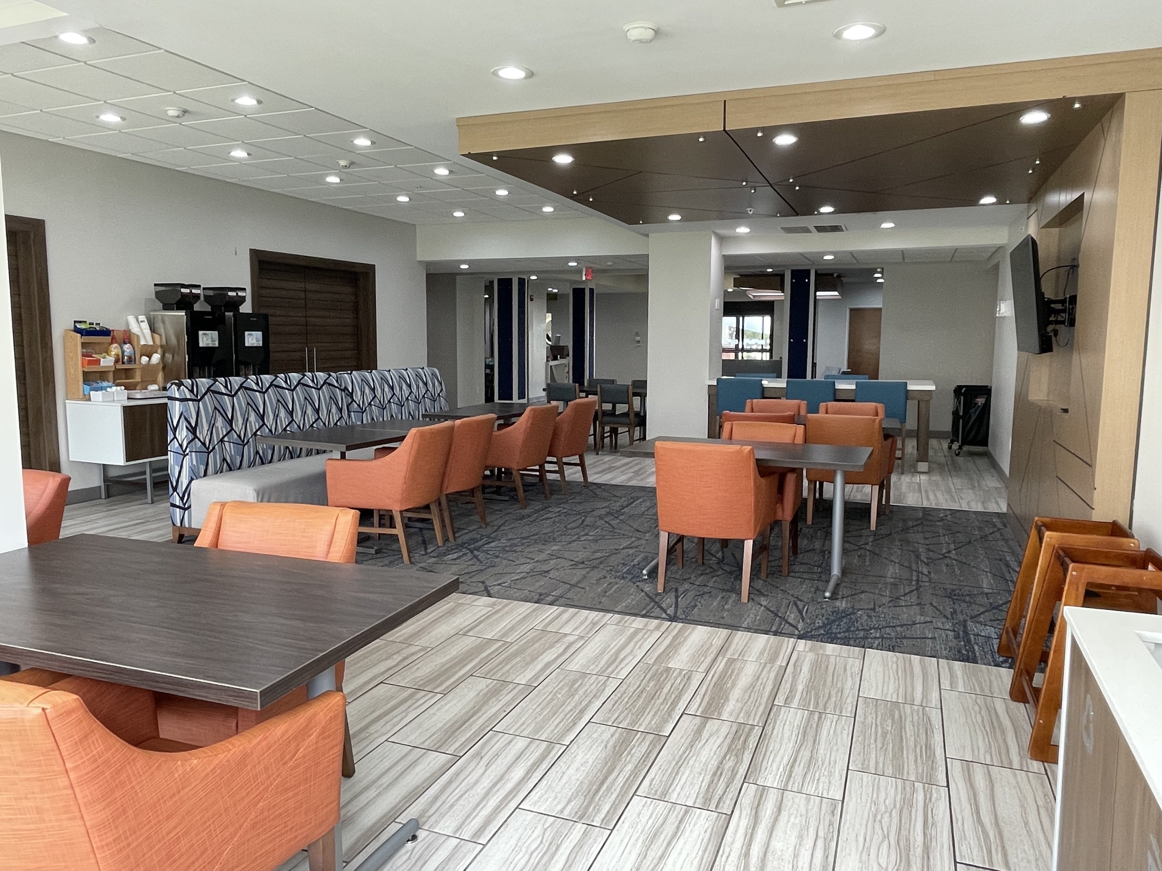 Holiday Inn Express Hotels And Suites Dayton North Tipp City 36/48