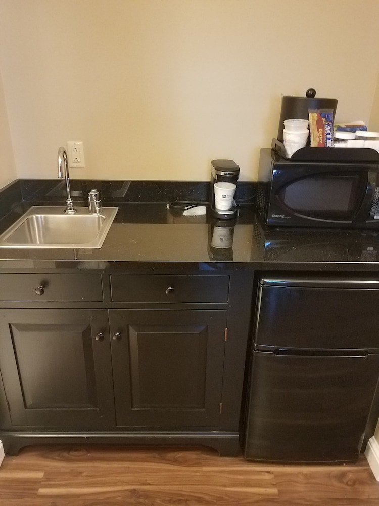 Best Western Plus Dutch Haus Inn And Suites 28/48