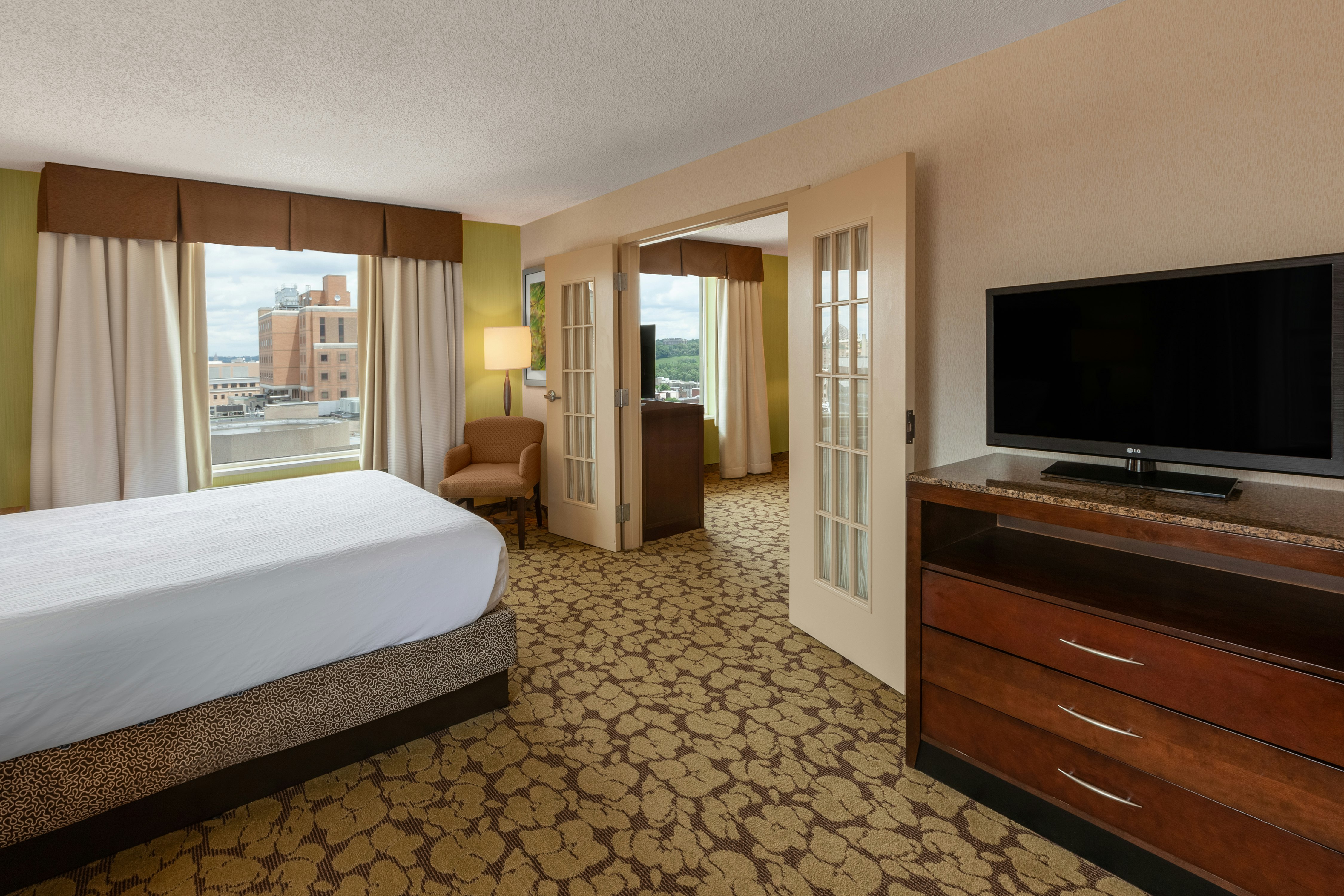 1 BEDROOM, SUITE, KING BED