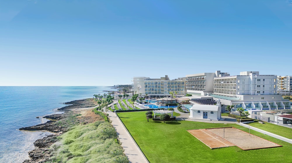 Pernera Beach Hotel 67/72