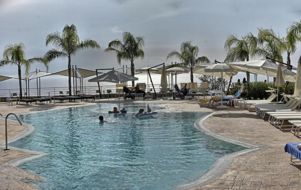 Blue Bay Resort 9/72
