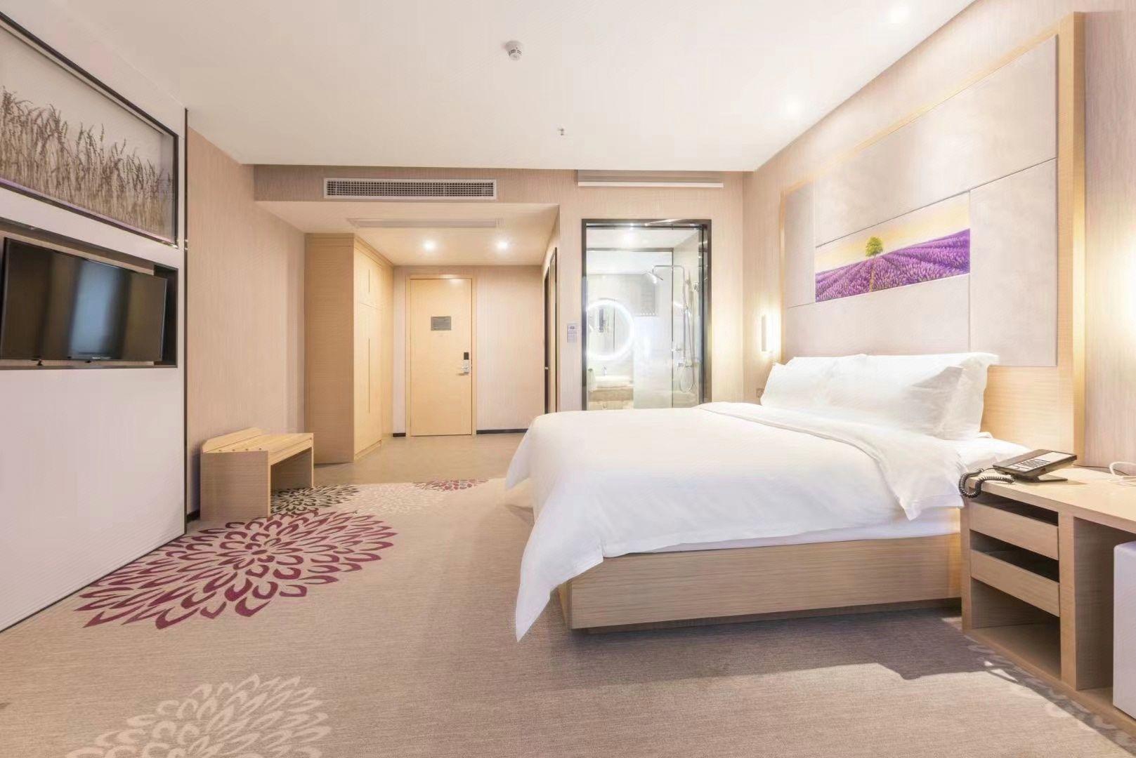 Elegant, Queen Bed