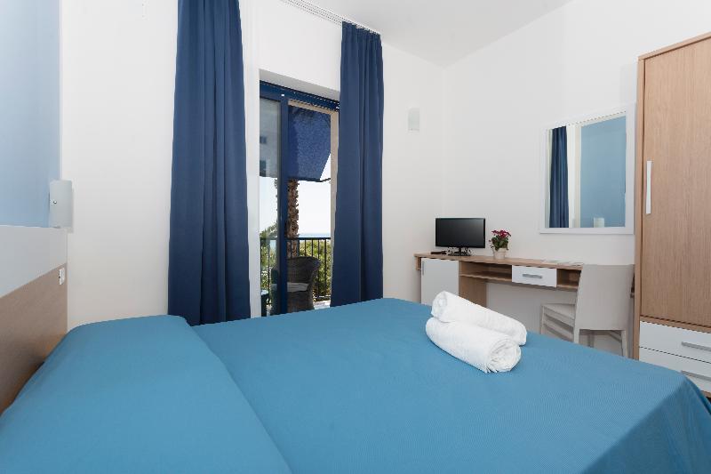 Deluxe, 2 Double Beds, Sea View