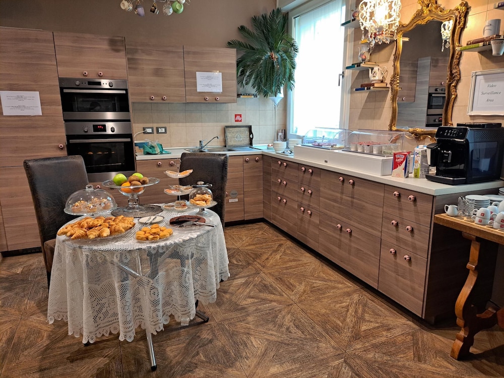 051B&B Room & Breakfast 37/50