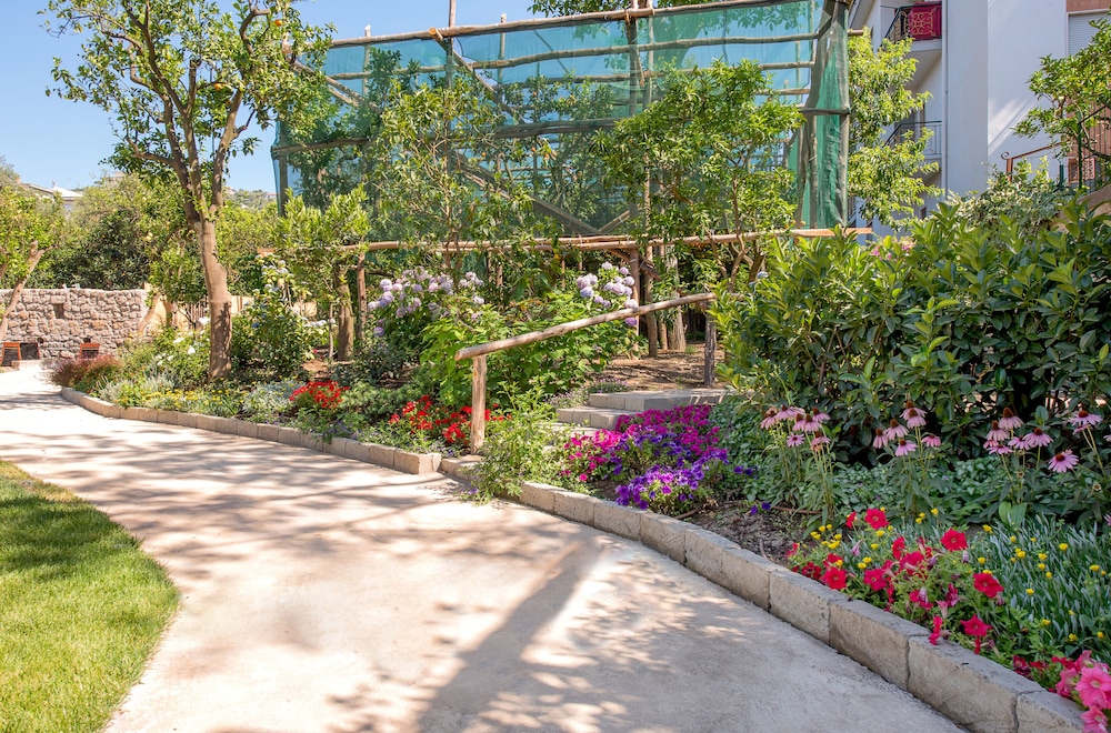 Don Antonino Relais Hotel 66/71