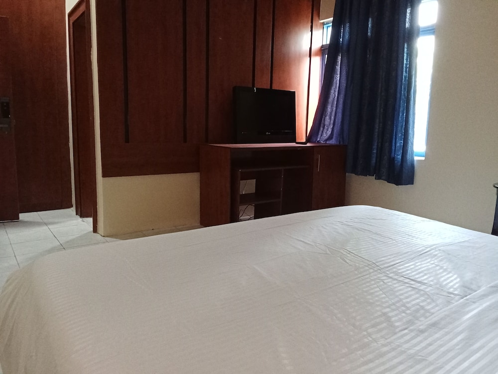 Peace Haven Hotel 11/25