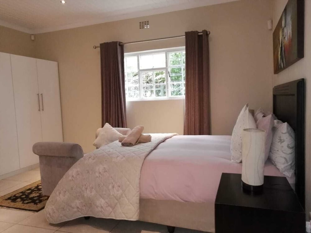 Fiore Guest Accommodation 18/50