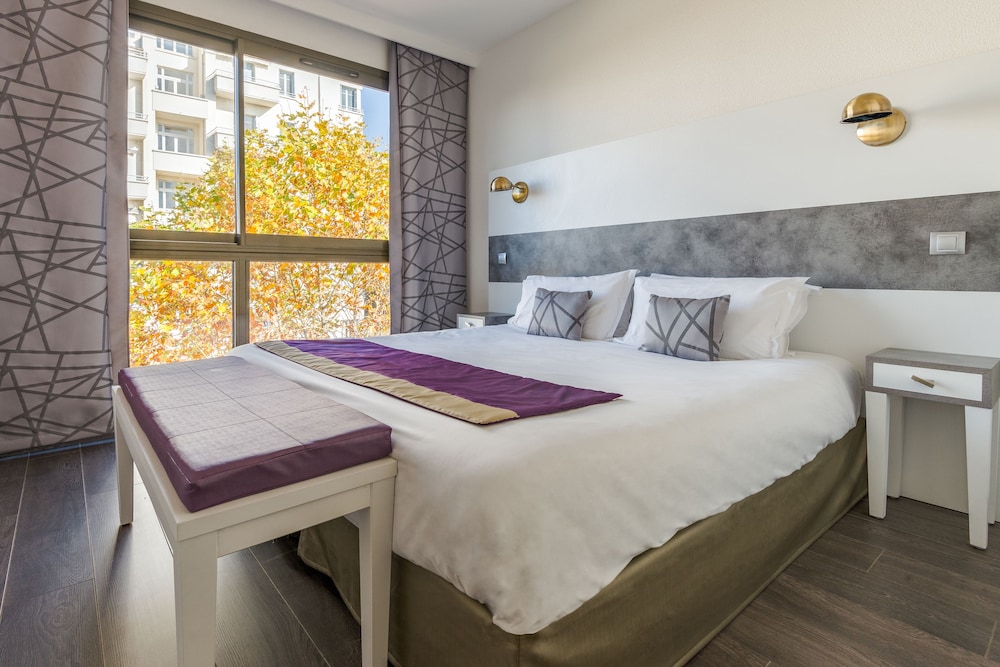 1 BEDROOM, CONDO