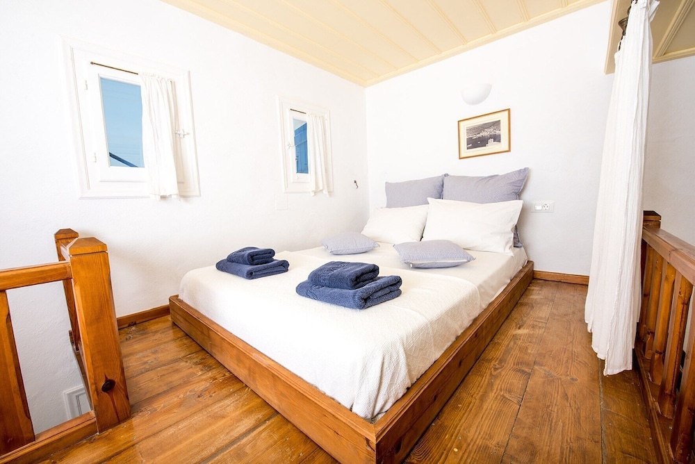 Lighthouse Hotel 12/47