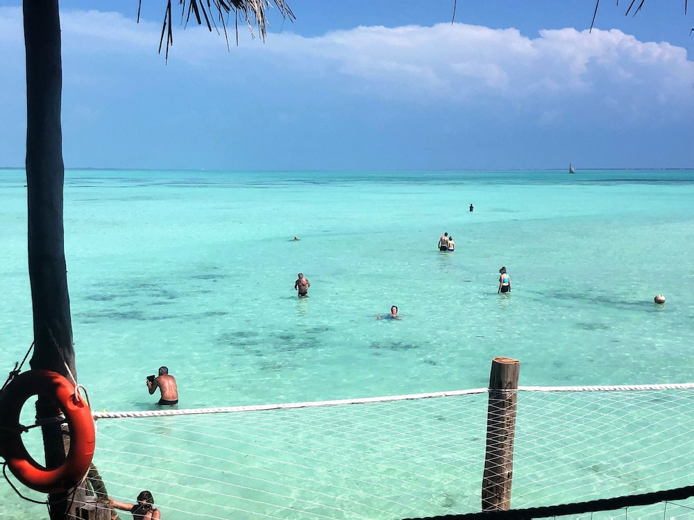 Reef & Beach Resort 48/50
