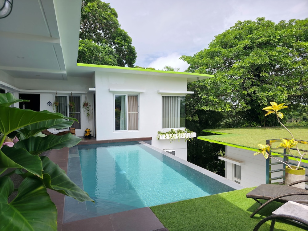 One Hagdan Villas 44/46