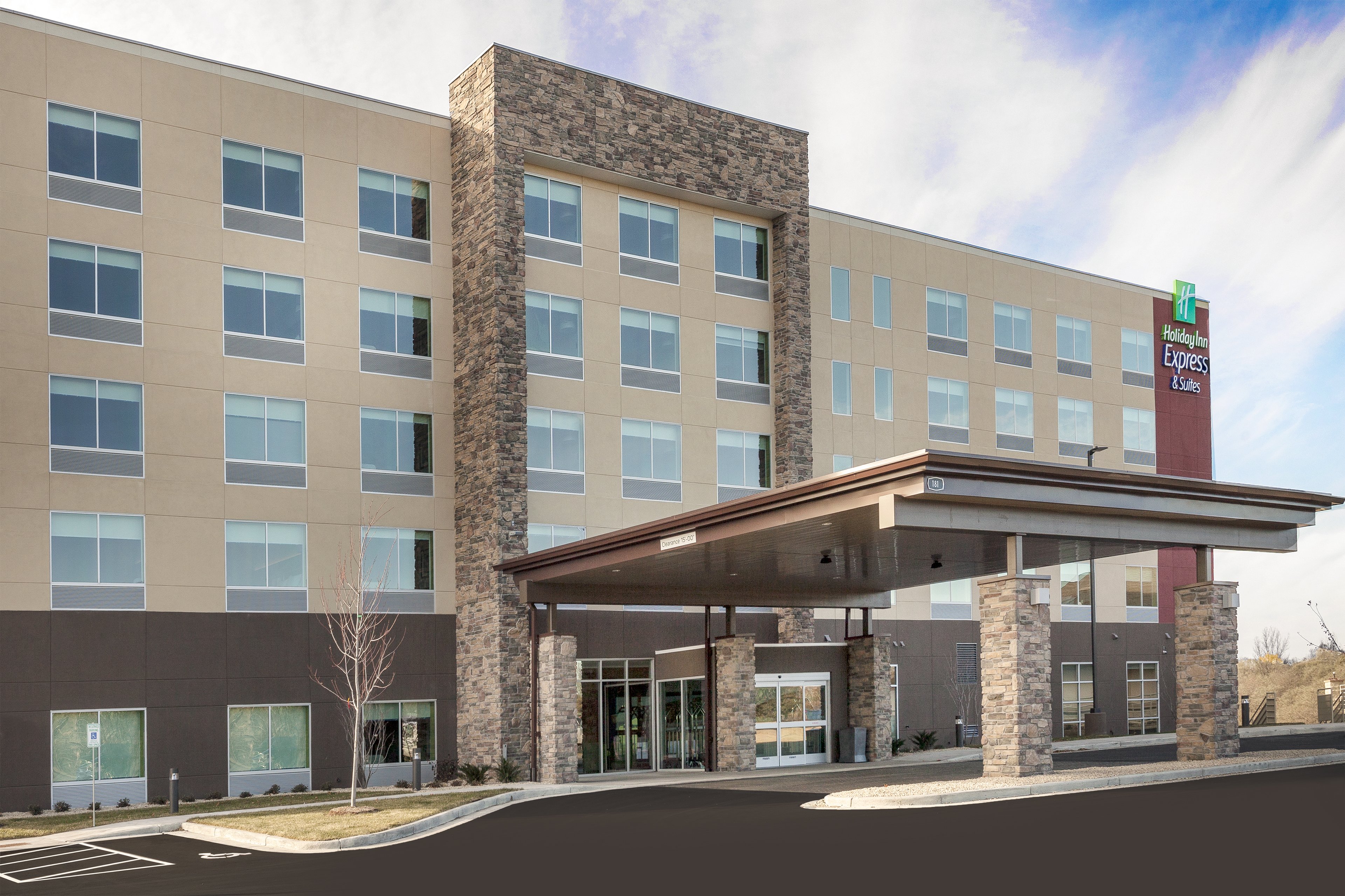 Holiday Inn Express And Suites Hudson I 94 34/35