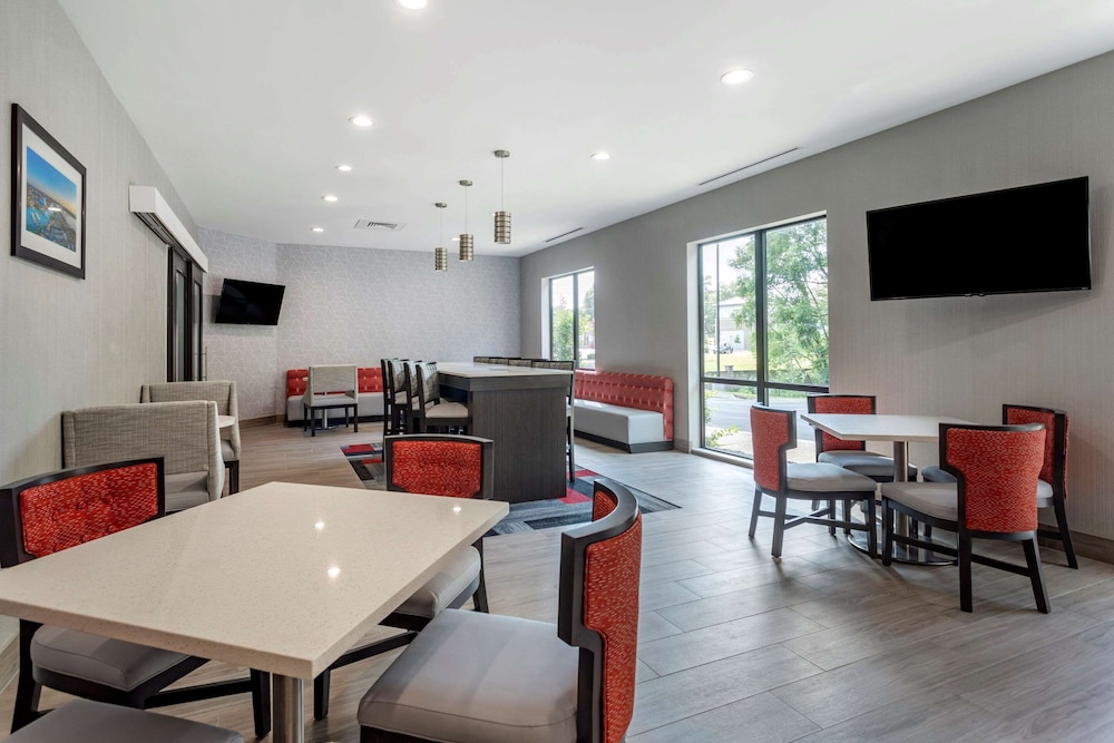 Comfort Inn & Suites Olive Branch Old Towne 30/39