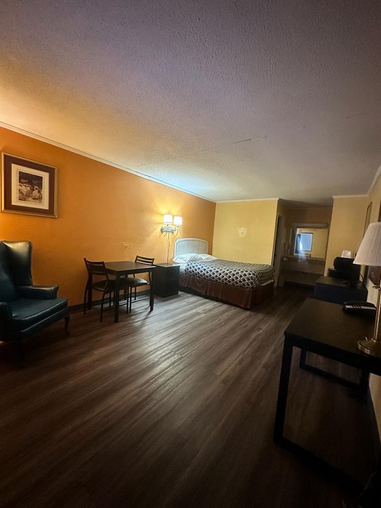 Loyalty Inn Rockingham 13/32