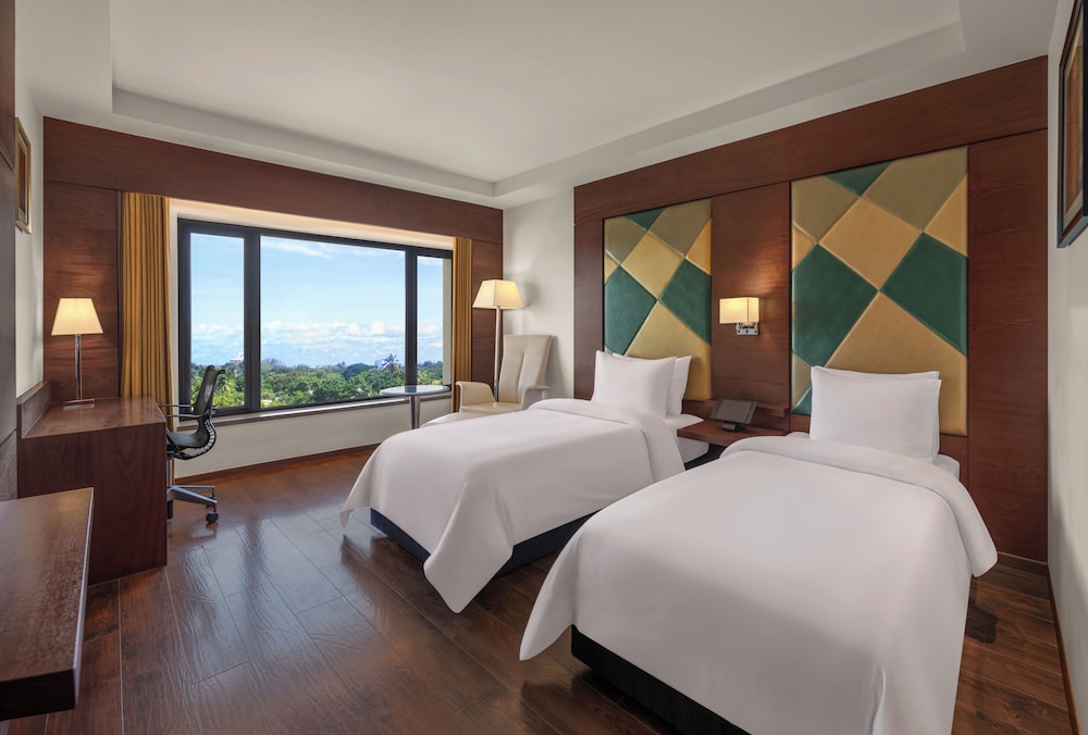 EXECUTIVE, TWIN BEDS