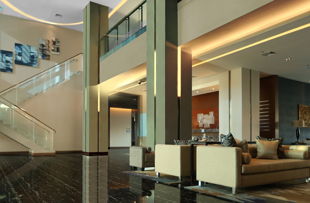 Holiday Inn Express Jakarta International Expo 12/75
