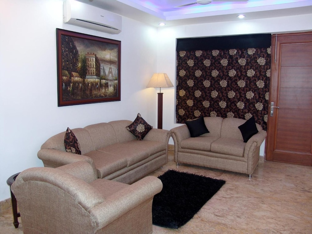 Skylink Suites And Apartments 18/33